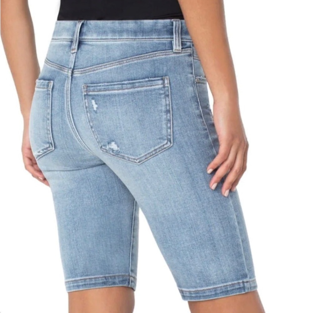 LIVERPOOL BERMUDA DENIM JEAN SHORTS. THE CRUISER. SIZE 6. PULL ON. HIGH RISE.